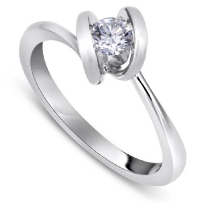 טבעת אירוסין מריה